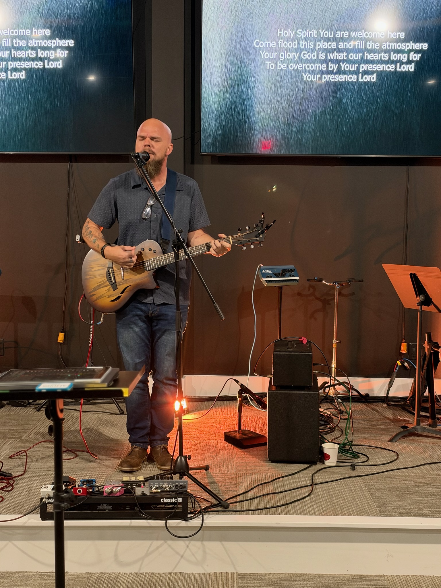 Worship at the Vineyard Church of Pinehurst